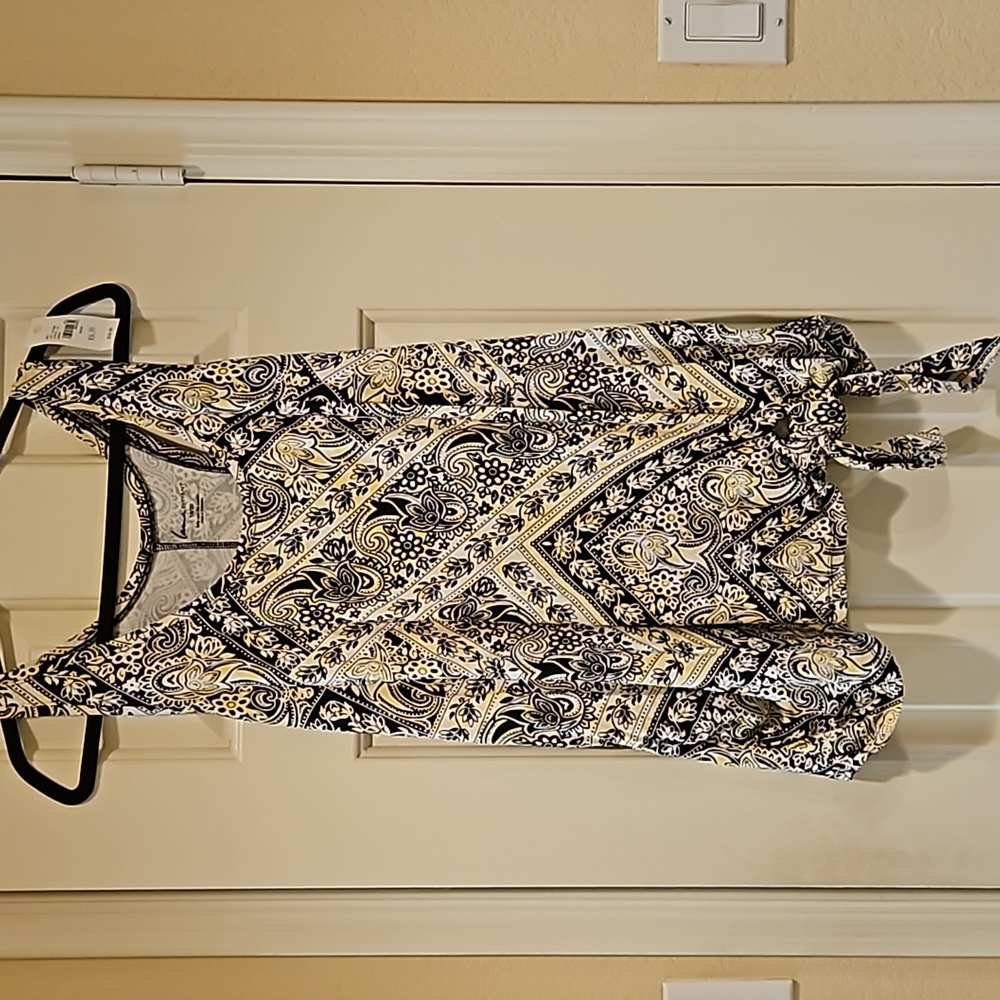 Lane Bryant NWT Navy and Yellow tank/workout top Size 18/20 - Picture 2 of 8